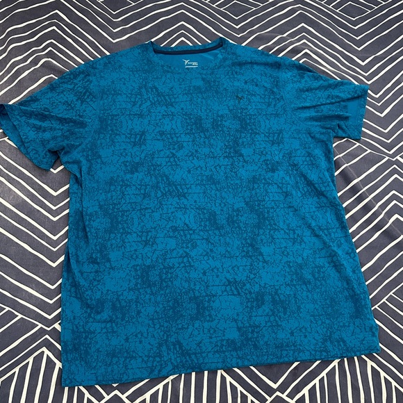 Bundle (4) active wear Old Navi shirts. - Picture 2 of 13